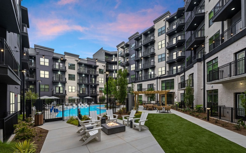 The Hawkins apartments in Chamblee courtyard